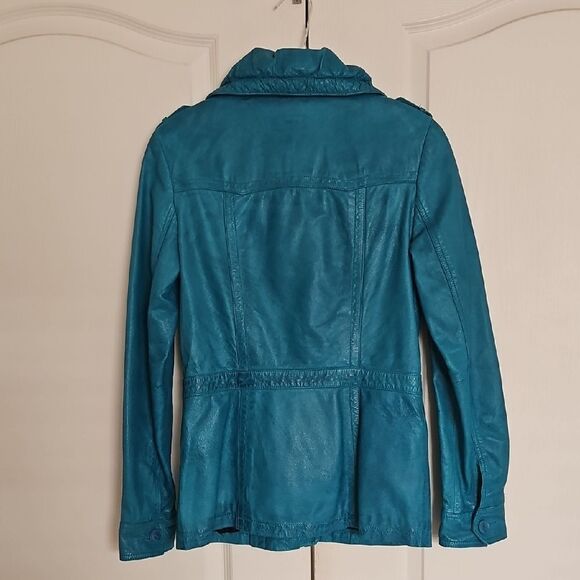 Danier Teal Leather Jacket with Collared Neckline and Fitted Silhouette - Picture 5 of 16